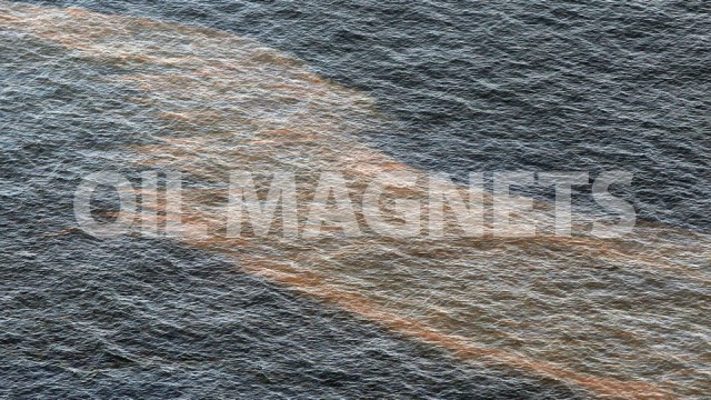 MIT desenvolve uma forma de separar água do petróleo usando ímãs