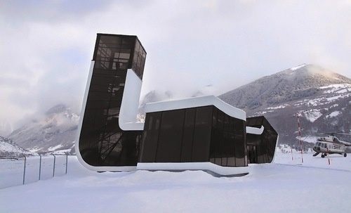 Aterrissar neste aeroporto futurista deve fazer valer todo o frio