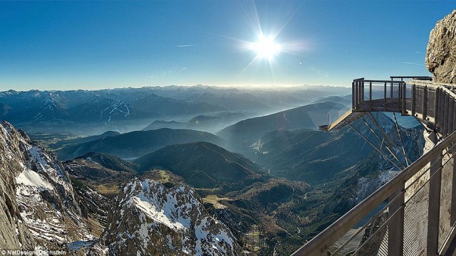 Uma escada para o nada oferece vistas impressionantes para os Alpes