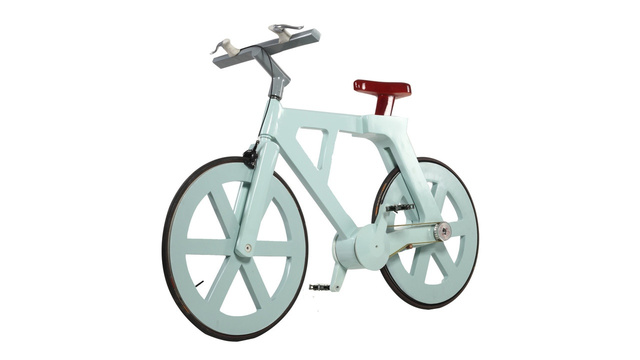 Esta bicicleta feita de papelão custa US$ 10 e aguenta até 225 kg