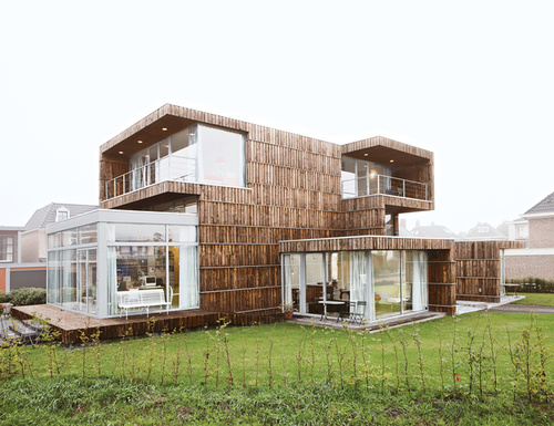 Arquitetos criam casa usando material de construção encontrado nos arredores