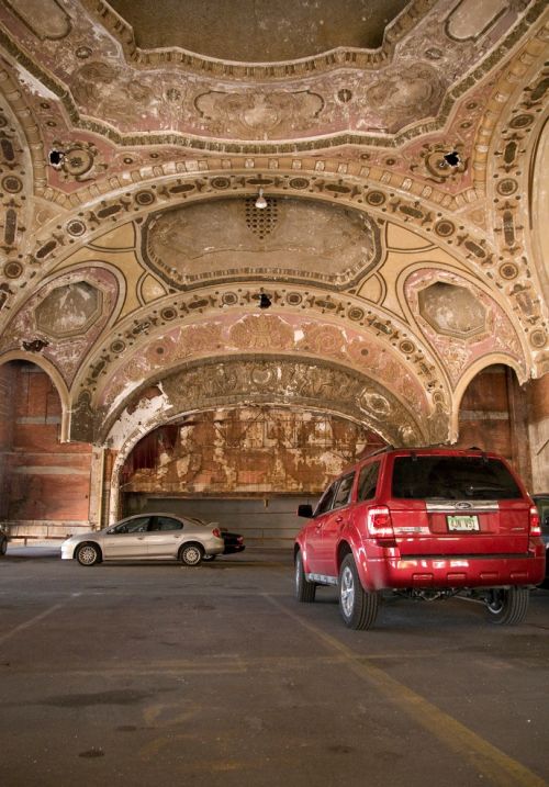 Curiosidade: estacionamento no lugar da primeira oficina de Henry Ford