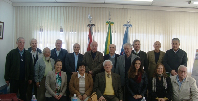 Grupo do Plano Nacional Ferrovia/Agronegócio continua estudos no Instituto