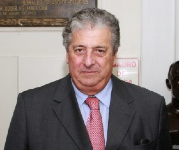 Ex-presidente do Instituto recebe prêmio em Havana