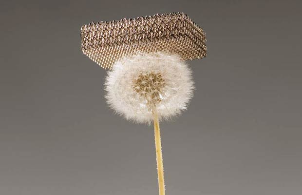 Cientistas dos EUA afirmam ter criado o metal mais leve do mundo