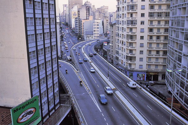 ENTRETENIMENTO: Giselle Beiguelman expõe obra sobre o Minhocão; leia entrevista