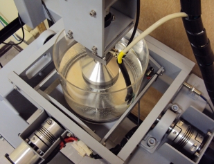 USP cria máquina para testar prótese ortopédica