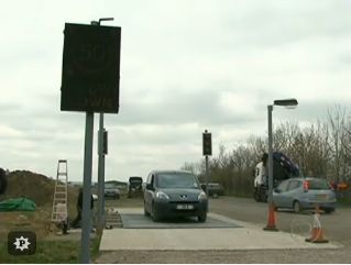 Redutor de velocidade gera energia para ruas e estradas