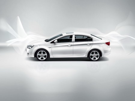 Roewe revela detalhes do 350, que chega ao Brasil ainda neste ano