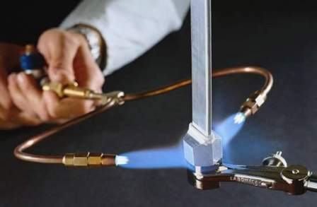 Solda a água dispensa cilindros de gás