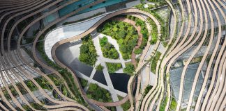 Com mais de 700 árvores, edifício “recria” floresta tropical em Cingapura