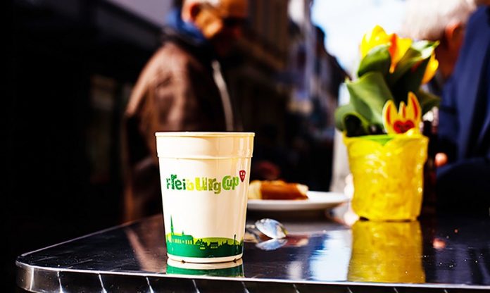 Cidade alemã oferece uma alternativa engenhosa para copos descartáveis de café
