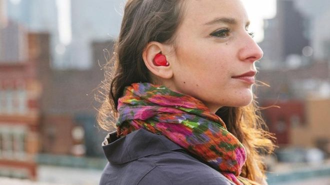 O fone de ouvido que é capaz de traduzir 15 idiomas praticamente ao vivo