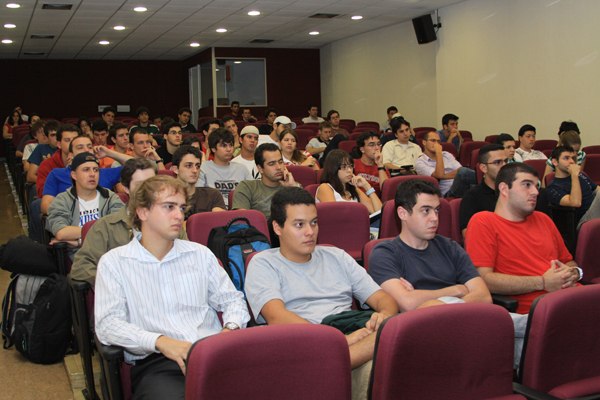 Representantes de multinacionais falam aos alunos da instituição em evento da empresa JR da FEI.
