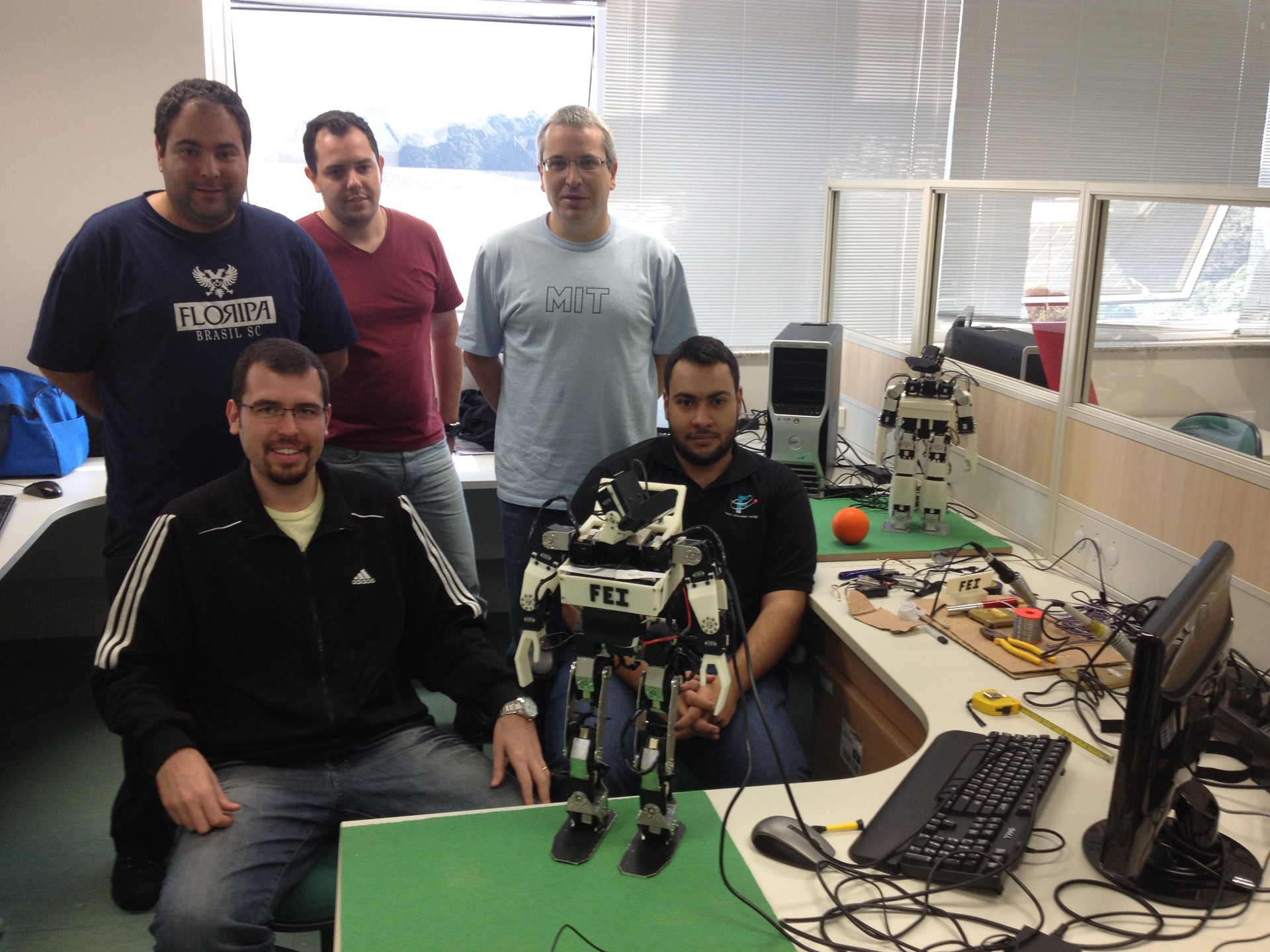 Equipe da Grande SP se prepara para a Copa do Mundo de robôs