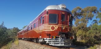 Primeiro trem elétrico solar é inaugurado na Austrália