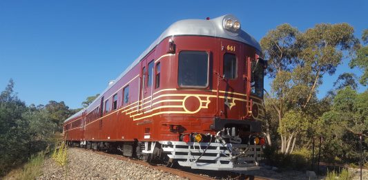 Primeiro trem elétrico solar é inaugurado na Austrália