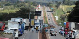 Desabastecimento causado pelo bloqueio de rodovias: a solução é investir em diversidades modais