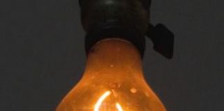 O enigma da lâmpada que funciona desde 1901