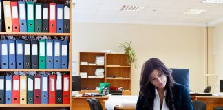 Mulheres têm só 20% dos empregos na Tecnologia e ganham 30% a menos. Por que e como mudar?