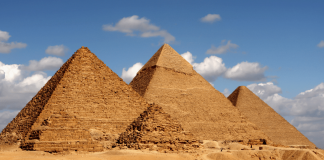 Como foram construídas as pirâmides do Egito?