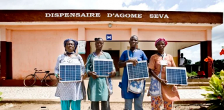 4 mulheres transformam casas em aldeia solar no Togo