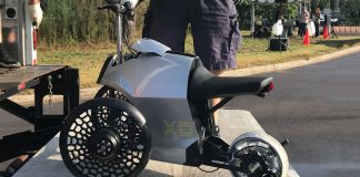 Alunos de engenharia criam veículo portátil para público idoso