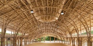 Este centro esportivo na Tailândia é totalmente feito de bambu