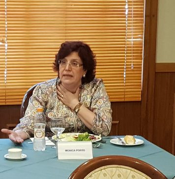 Monica Porto visita IE e discute Saneamento