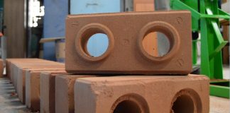 Estudantes paulistas criam tijolo ecológico que evita emissão de CO2 durante processo de fabricação