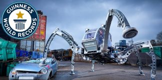 Um engenheiro britânico construiu um aterrorizante robô em forma de aranha de duas toneladas