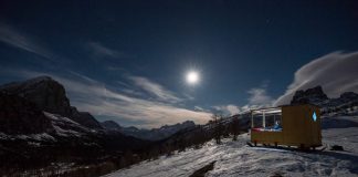 Este quarto maravilhoso permite passar a noite nas montanhas e na companhia das estrelas
