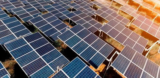 Energia solar ultrapassa nuclear em capacidade instalada no Brasil