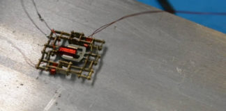 Pesquisadores do MIT constroem robôs impressionantemente pequenos que podem andar e construir outros robôs