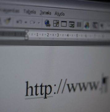 Internet completa 50 anos cercada de polêmicas