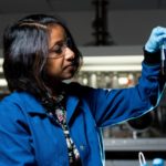 Mulheres são 40% dos pesquisadores do Brasil que declaram ter doutorado nas 5 maiores áreas de conhecimento, aponta levantamento