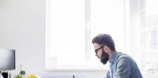 Engenheiro de contrato: recusa de pagamento de terceiro até recebimento de vantagem indevida