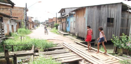 Raio X do saneamento no Brasil: 16% não têm água tratada e 47% não têm acesso à rede de esgoto