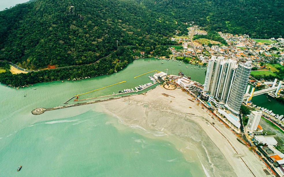 Jovem de Balneário Camboriú ensina ciência no  e reúne