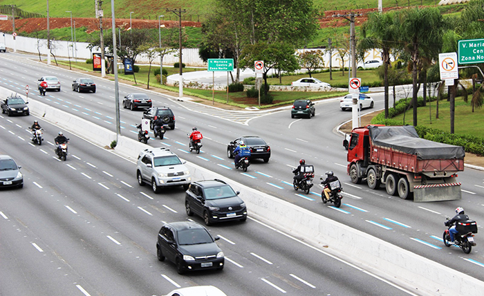 Corredor de moto passa valer em Novo Código de Trânsito - Motor Show