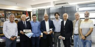 Prefeito de Suzano recebe diretoria do IE