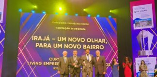 Presidente do IE entrega prêmio no evento “29º Prêmio Master Imobiliário”