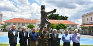 Presidente do Instituto de Engenharia regressa ao CPOR, após 66 anos, e recebe homenagem