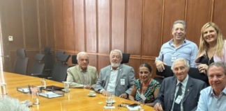 Mototáxis é tema de encontro com secretário