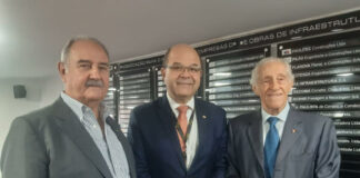 Presidente e conselheiro do IE participam de reunião na APEOP