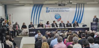 Foto legenda – IE prestigia posse da diretoria da Federação Nacional dos Engenheiros