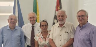 Foto legenda – Diretoria do IE recebe lideranças