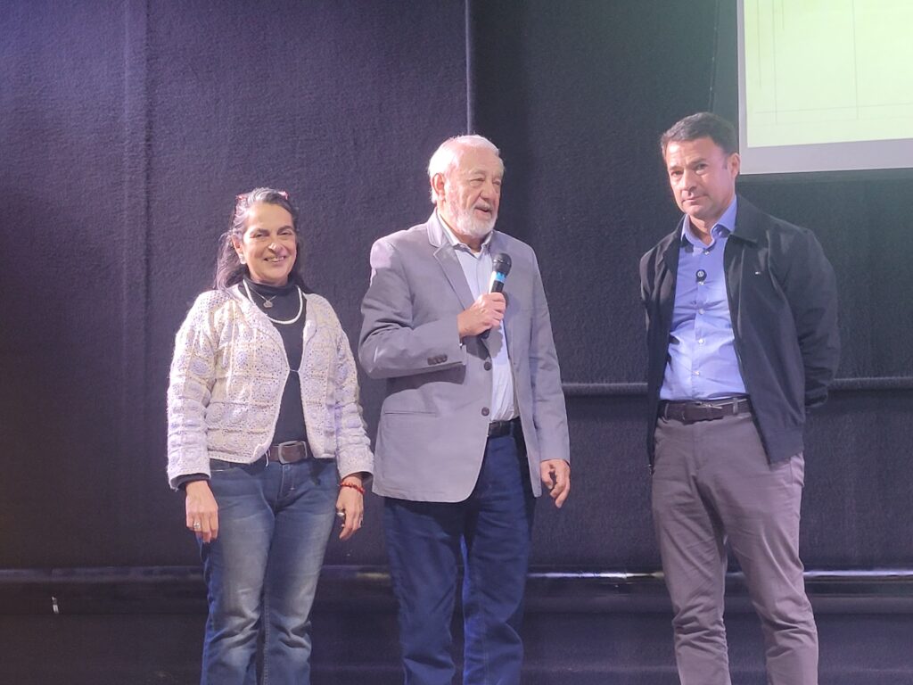 Da esq. p/ dir., Miriana Marques, Ivan Whately e Coronel Mello Araújo