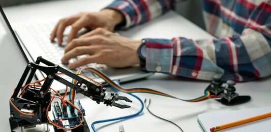 Comece 2026 à frente: participe da 1ª palestra do ano sobre IA em Projetos Elétricos e Automação, em 20 de janeiro