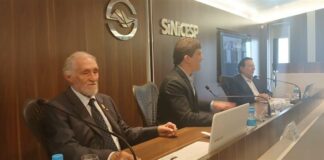 Foto legenda – Presidente do IE participa da última reunião do ano do Sinicesp